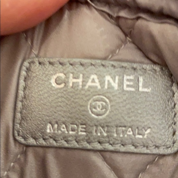 Authentic CHANEL cosmetic case/pouch - Picture 5 of 10